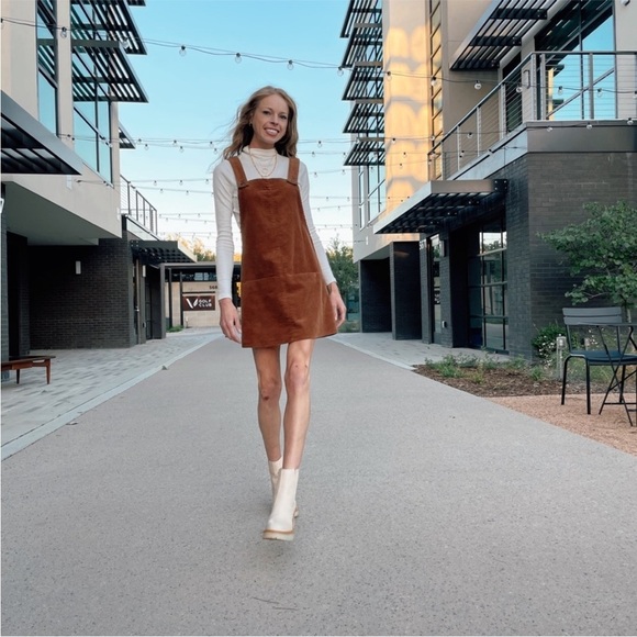 Zara Brown corduroy overall dress. Perfect for fall! 🤎🧡 - Picture 1 of 2